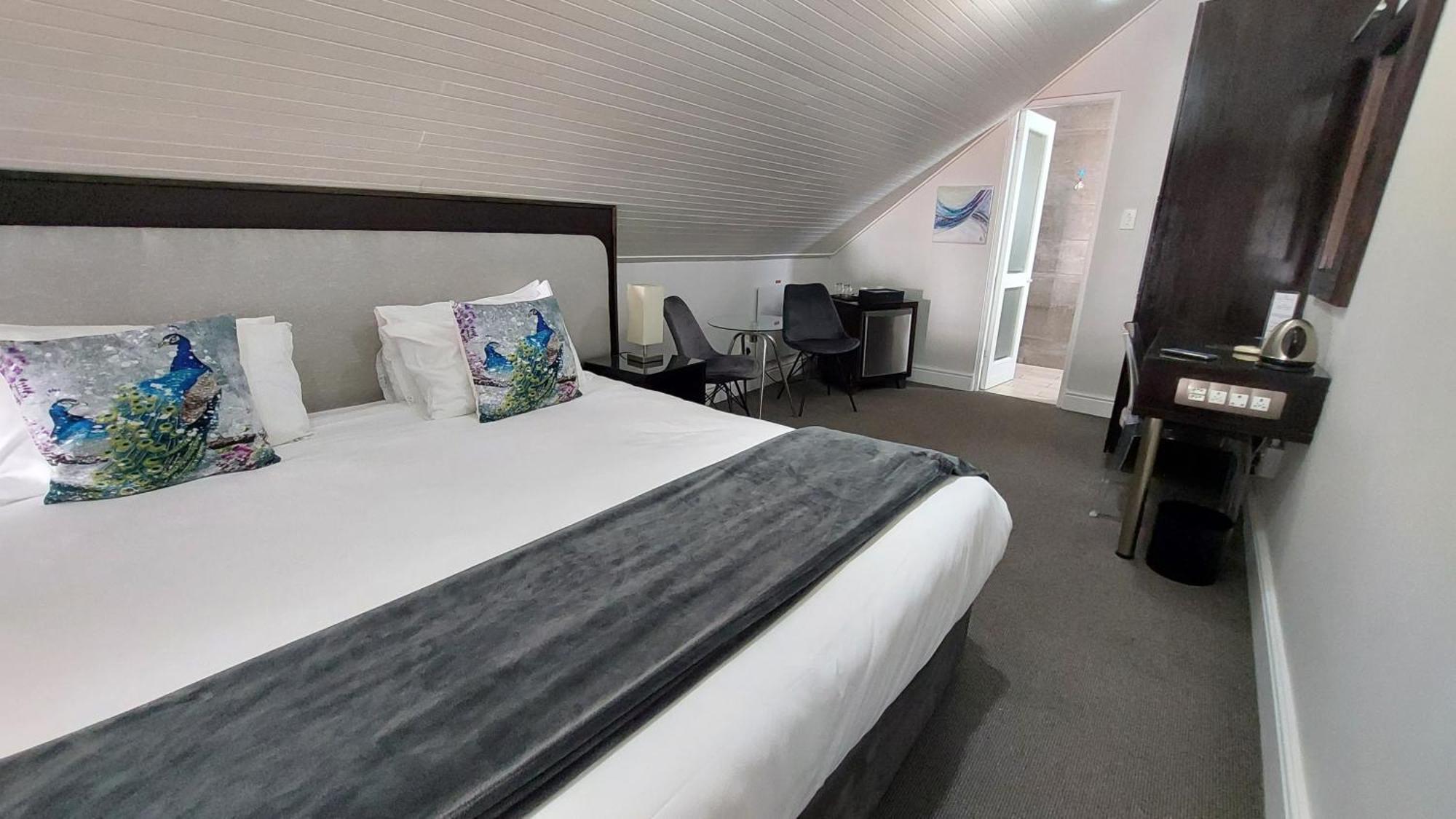 4 On Varneys Guest House Кейптаун Екстериор снимка